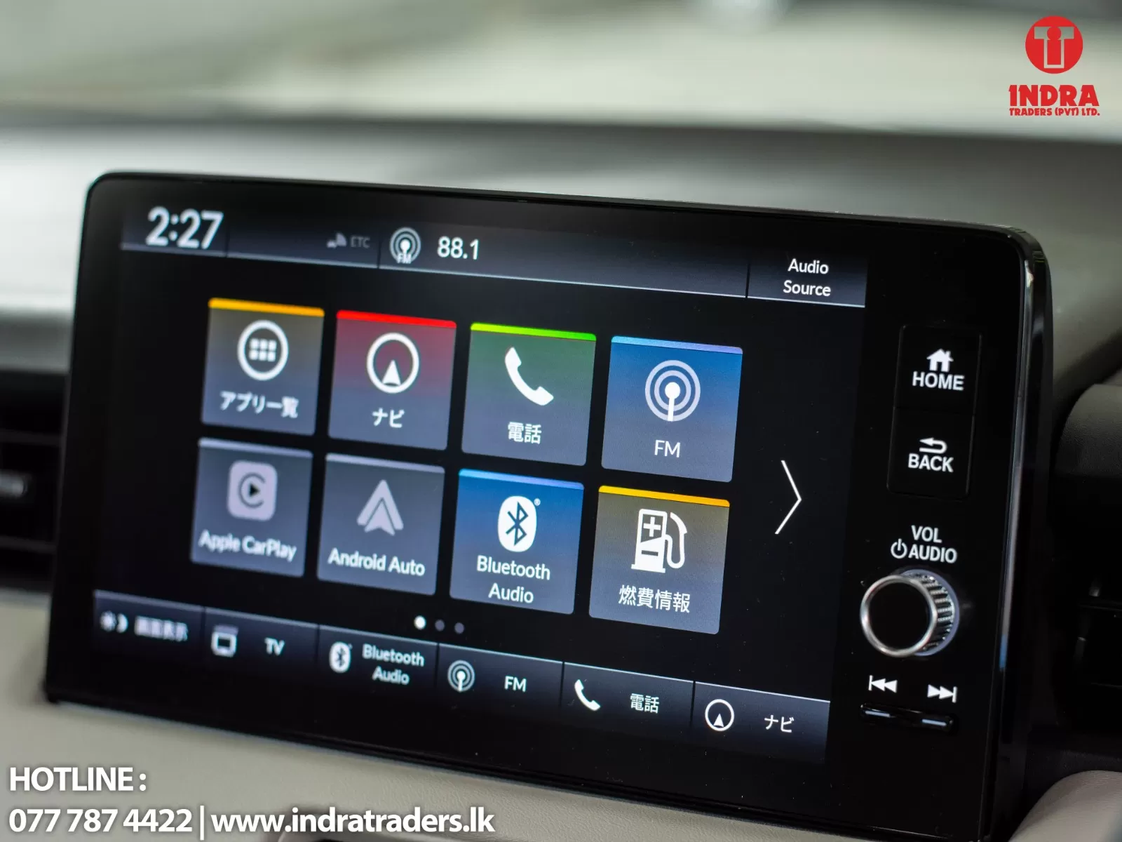Infotainment touchscreen with app icons (Apple CarPlay, Android Auto, Bluetooth Audio, FM, Navigation) and right-side Home/Back buttons; watermark bottom-left.